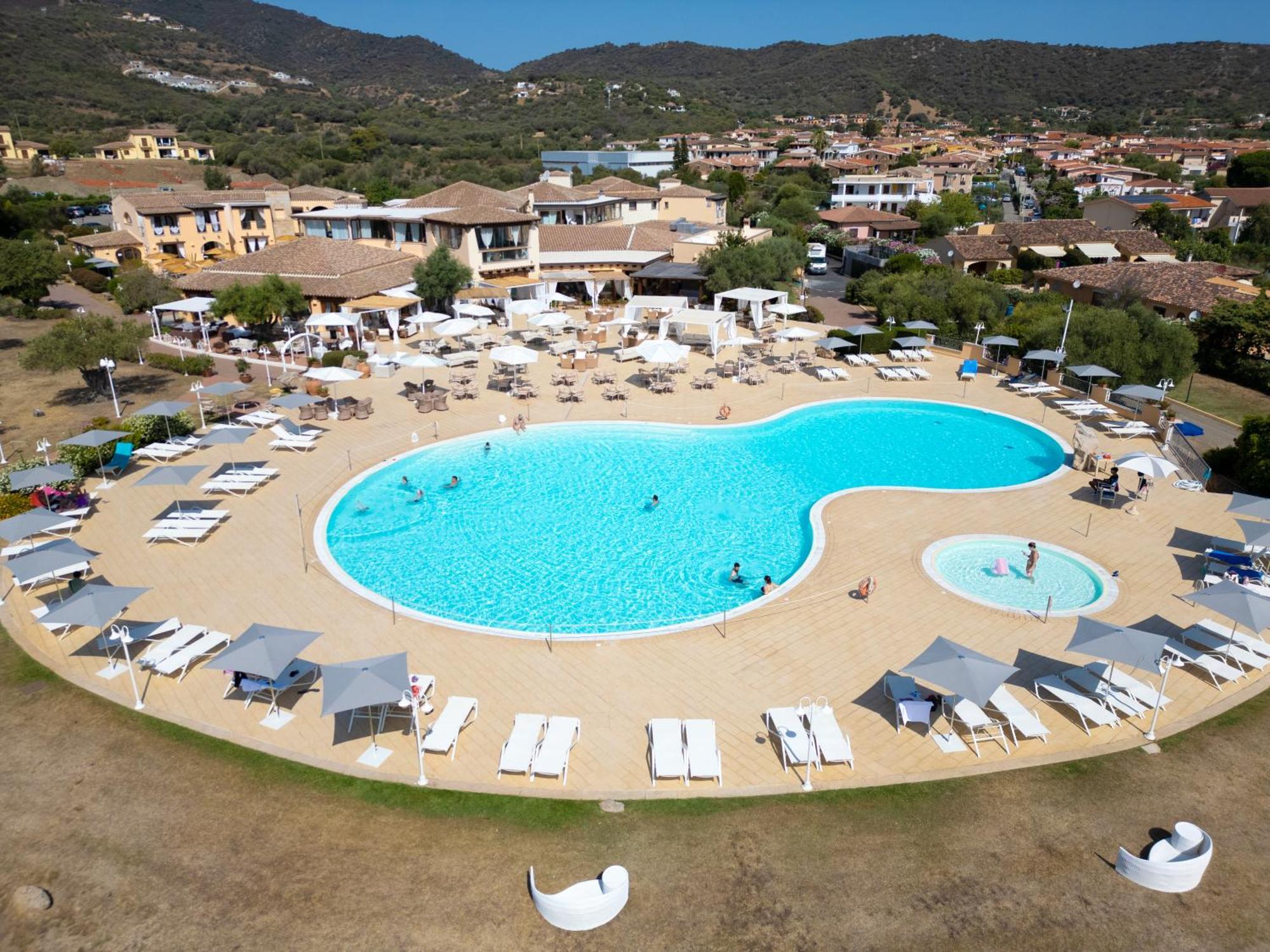 Hotel Baia Del Porto Budoni Esterno foto