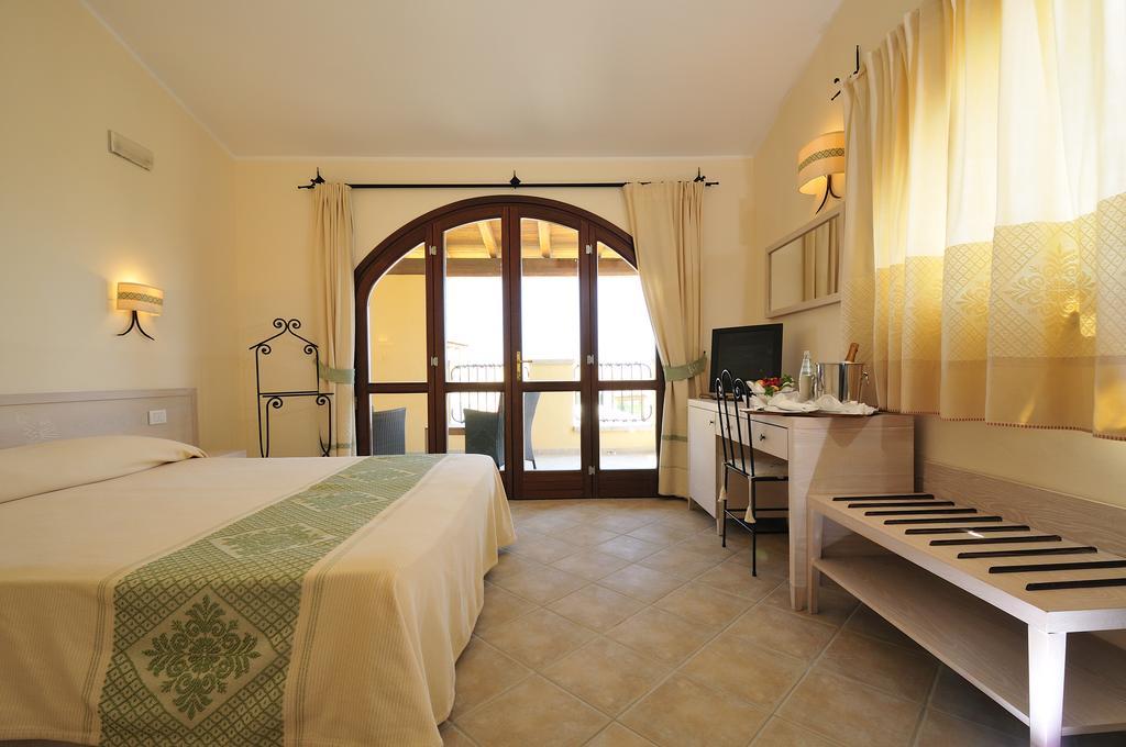 Hotel Baia Del Porto Budoni Esterno foto